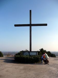 Altar und Kreuz