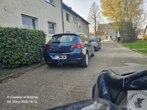 Opel Astra J von hinten